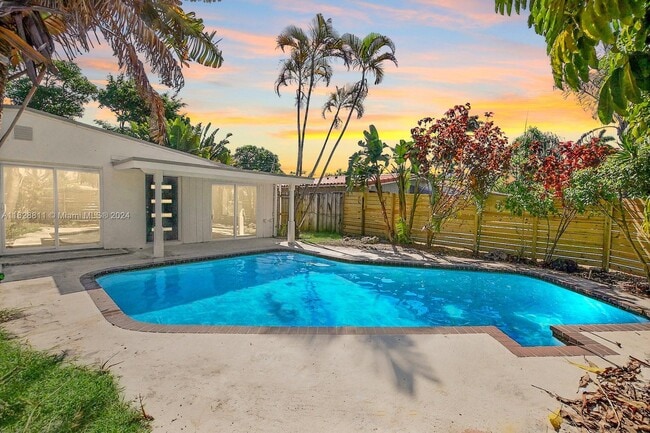 Building Photo - 1612 NE 16th Ave