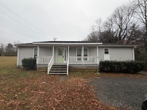 Building Photo - Lovely Three Bedroom Home in Matthews!