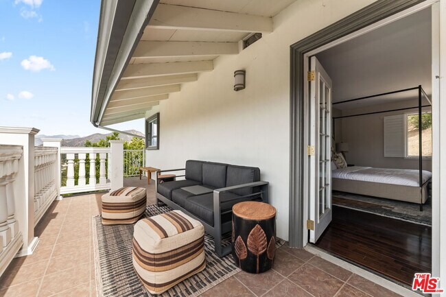 Building Photo - 3200 Oakley Dr