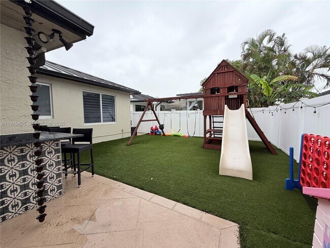 Building Photo - 8737 NW 168th Ln