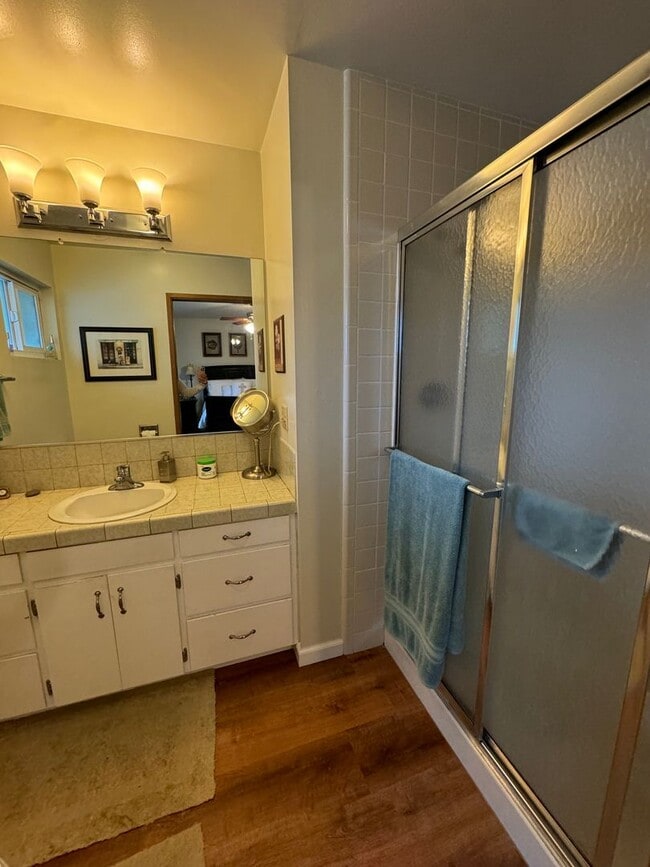 Building Photo - Single story golf course home across the street from the lake! Enjoy Lake of the Pines living!