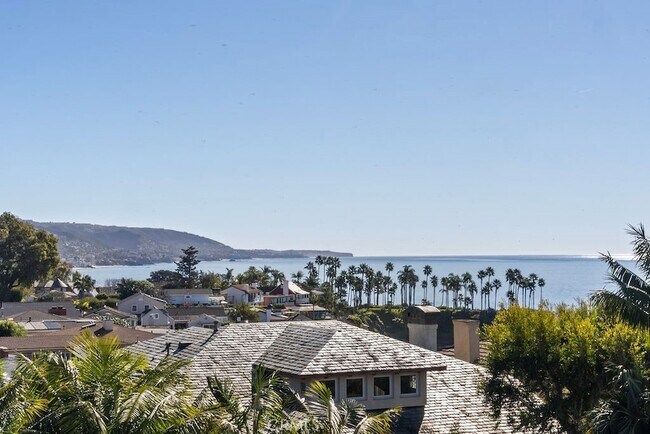 Building Photo - 128 Crescent Bay Dr