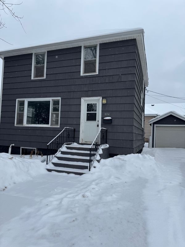 Building Photo - 804 6th Ave S