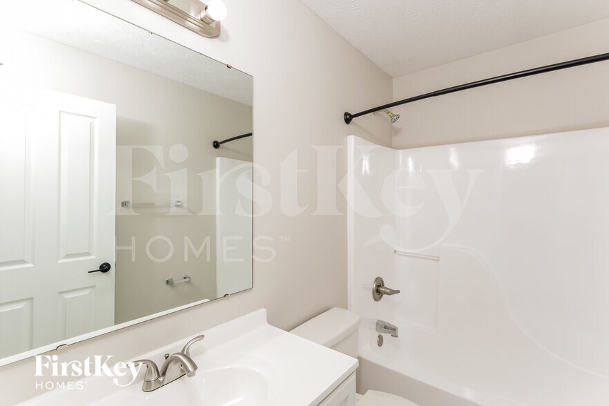 Building Photo - 5046 Bird Branch Dr