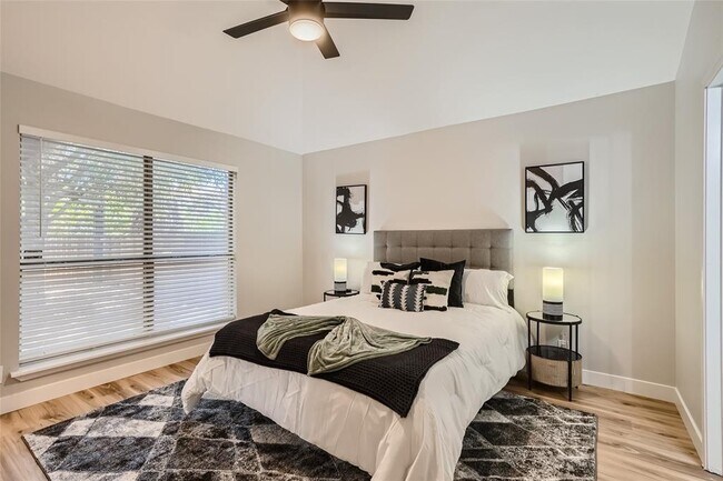 Building Photo - 1701 Hollow Tree Blvd