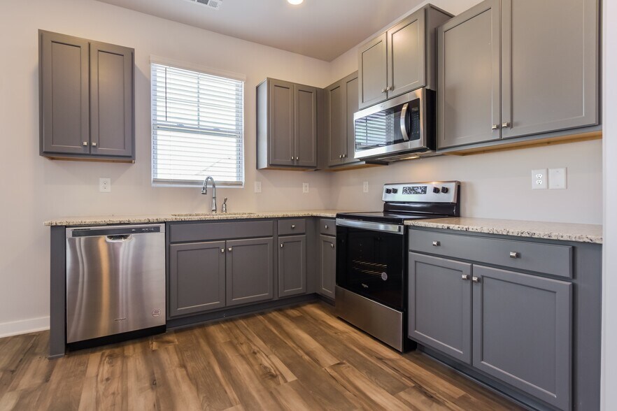 Building Photo - 26322 Valley Ridge Rd