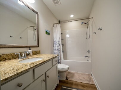 Building Photo - HUGE Owner's Suite!