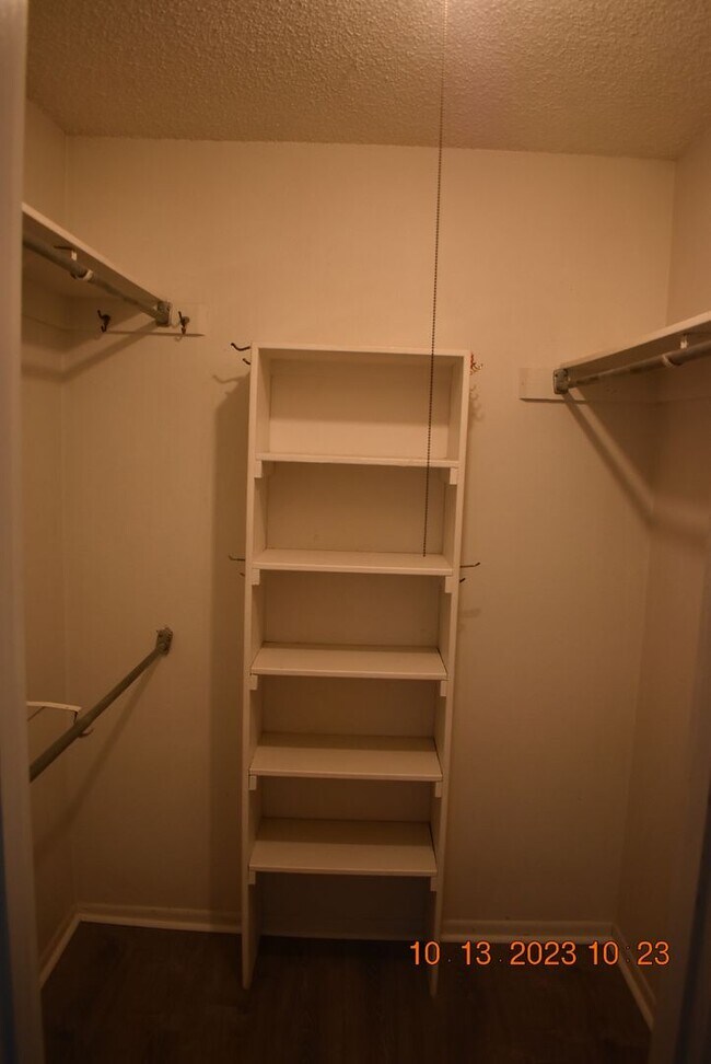 Building Photo - **MOVE IN INCENTIVE** Spacious 3 bedroom Condo