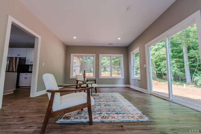 Building Photo - 109 Tosh Ln