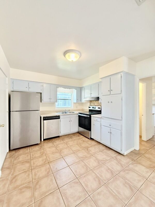 Building Photo - 14218 Sharon Dr