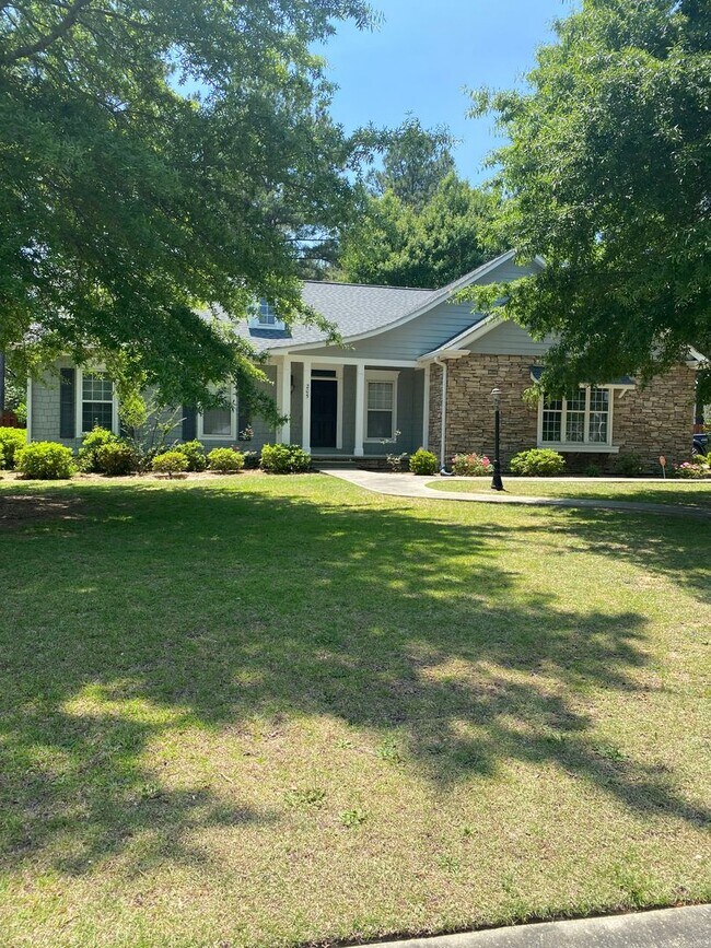 Building Photo - 205 N Hamptons Pl