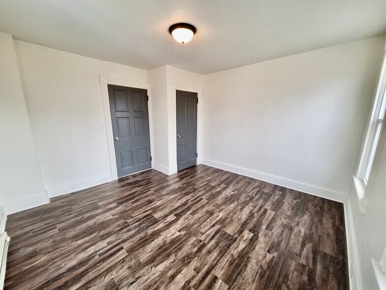 Building Photo - 260 S Spruce St