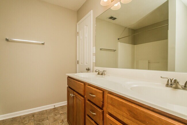 Building Photo - 819 Kanatak Ln
