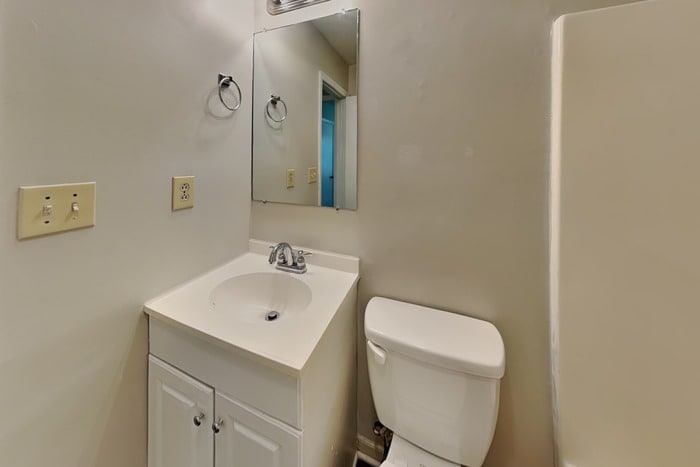 Building Photo - 2215 Medlin Ct