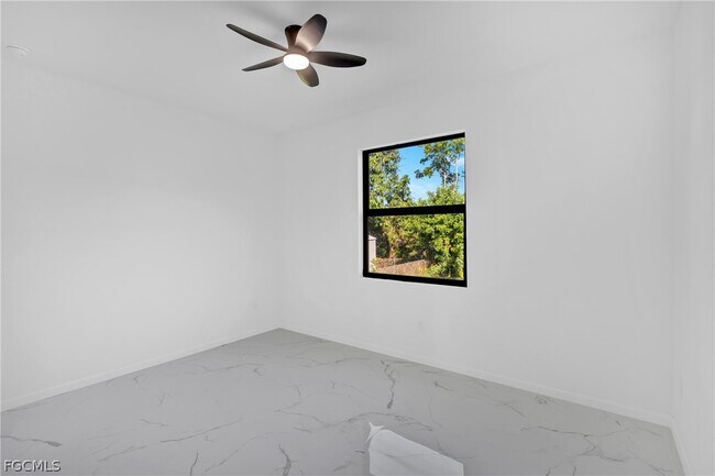 Building Photo - 5231 6th St W