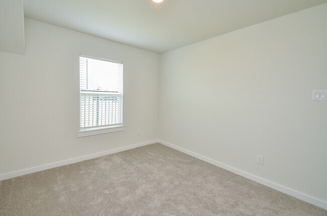 Building Photo - 4656 Peony Grn Dr