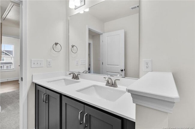 Building Photo - 173 London Dr