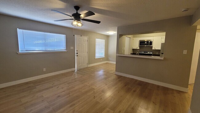 Building Photo - Lovely 1 bedroom 1 bath Apartment in  Balcones Heights