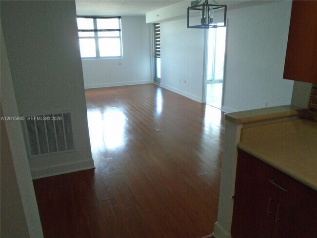 Building Photo - 7501 E Treasure Dr