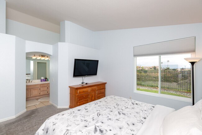 Building Photo - 4 Bed, 2 Bath - Sorrento Mesa Single Famil...