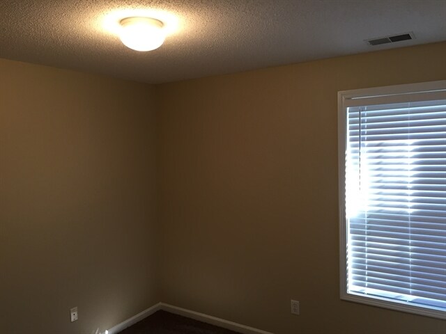 Building Photo - 34 Old Farm Rd