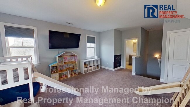 Building Photo - Immaculate 4 BD/3 BA Home w/Screened Porch and Fenced Back Yard