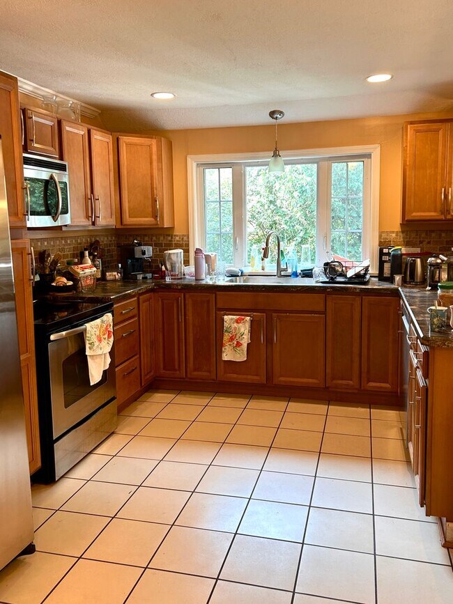 Building Photo - Beautiful Brighton Move-In Ready- Penfield Schools!