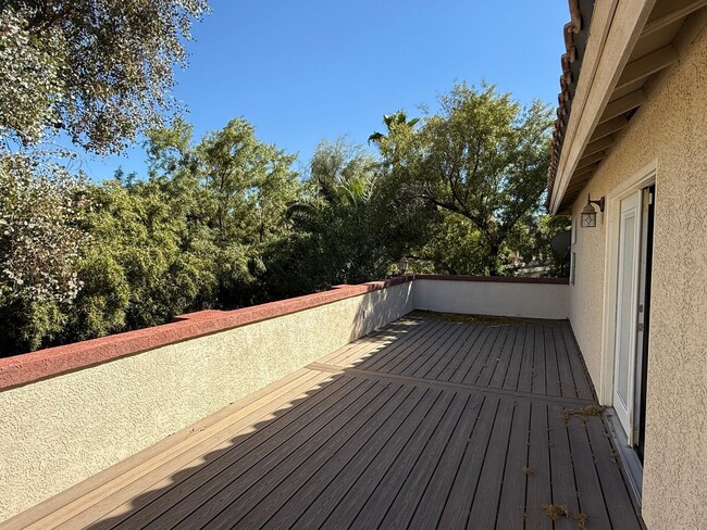 Building Photo - Beautiful Royal Highlands Home with stylish upgrades thoughhout!