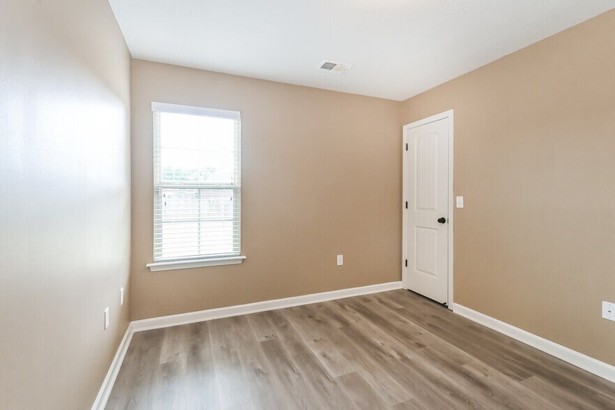 Building Photo - 2687 Sapper Ln