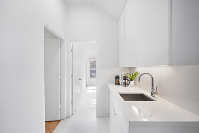 Building Photo - 2437 North Blvd