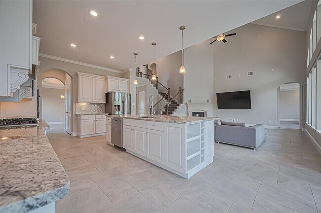 Building Photo - 16818 Calcots Dr