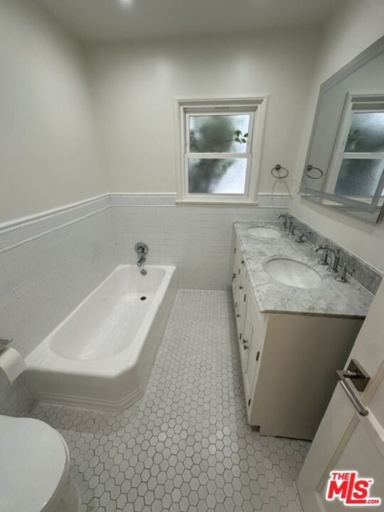 Building Photo - 9385 Charleville Blvd