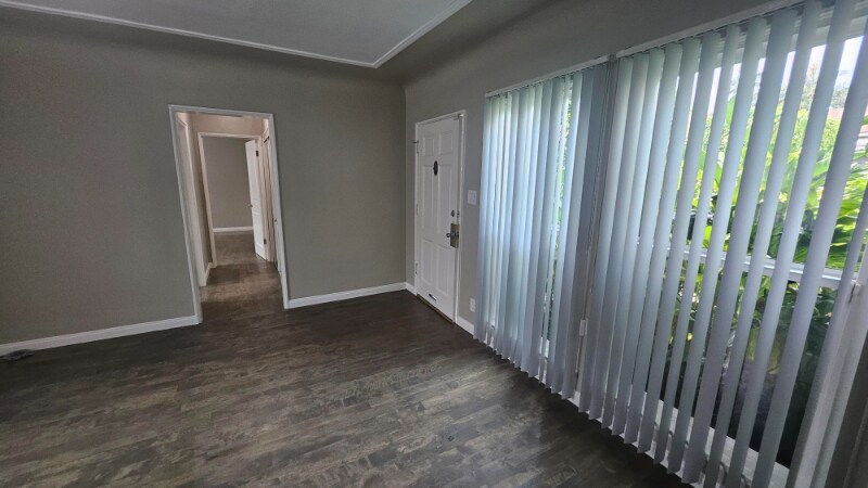 Building Photo - 812 N Fuller Ave