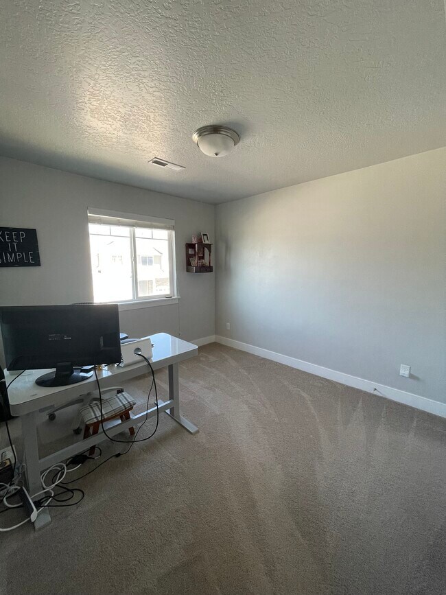 Building Photo - 14526 S Juniper Shade Dr