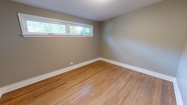 Building Photo - 1366 Cavell Ave