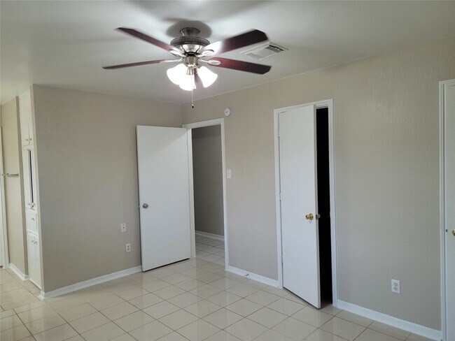 Building Photo - 14510 Roundstone Ln