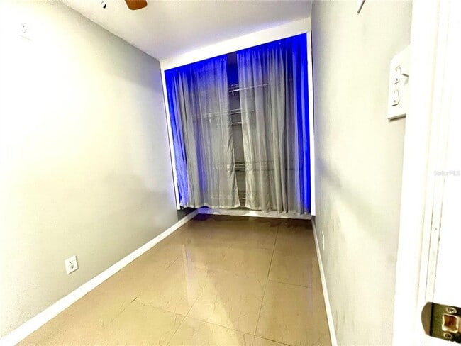 Building Photo - 947 Pinedale Ave