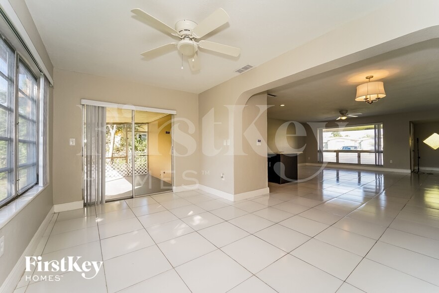 Building Photo - 7520 Coral Blvd