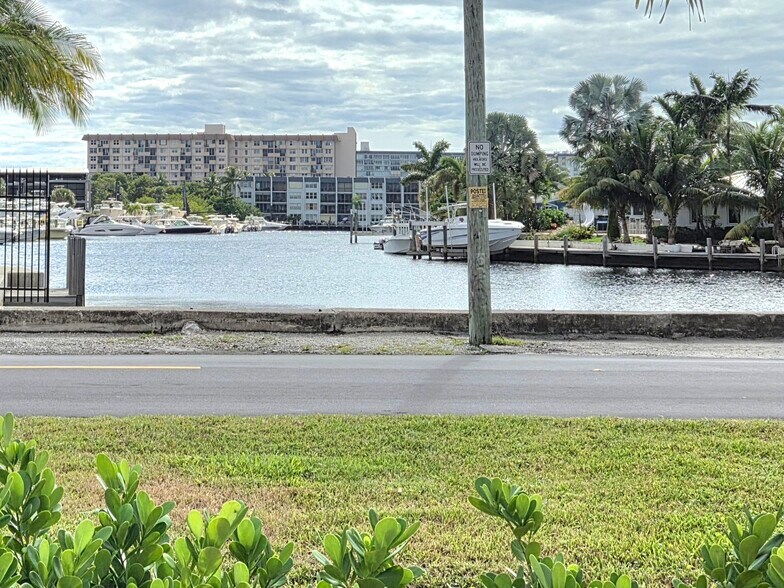 Building Photo - 1971 SE 5th Ct