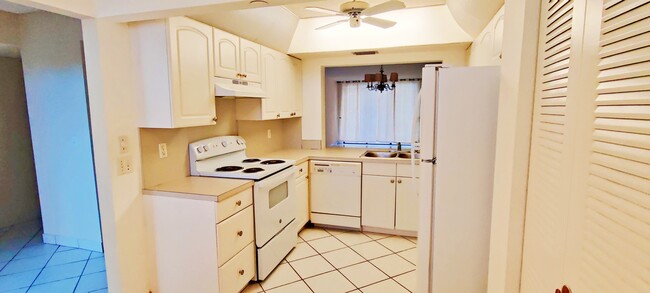 Kitchen - 1850 Homewood Blvd