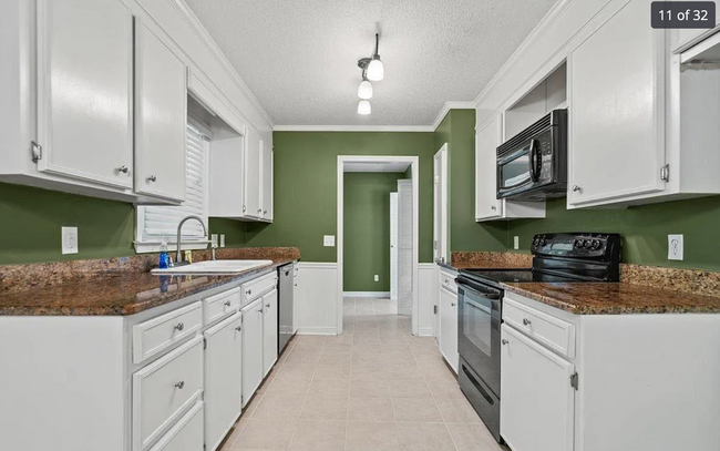 Kitchen - 1515 Tanglewood Cir