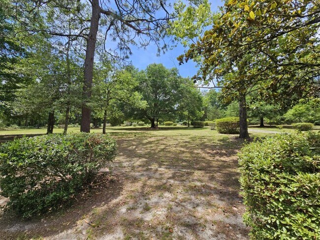 Building Photo - 661 Brookmeade Dr