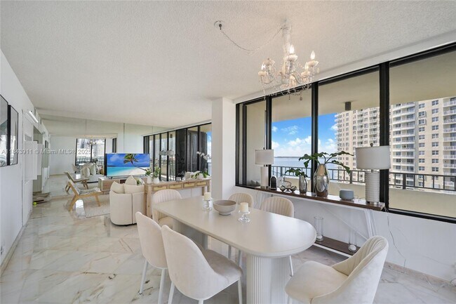 Building Photo - 520 Brickell Key Dr