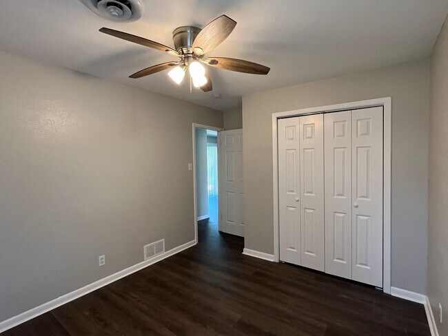 Building Photo - Remodeled 3 Bedroom 2 Bath Home