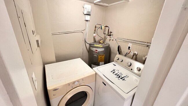 Building Photo - $300 off of a month of rent! Charming 3-Bedroom Home in Deltona! – Pets Welcome (Up to 30 lbs) – ...