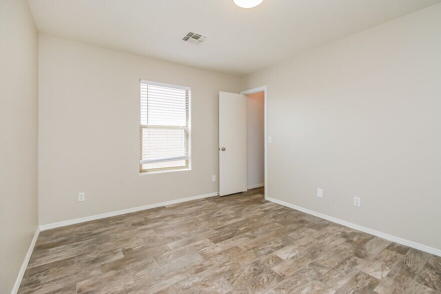 Building Photo - 30617 N Desert Star Dr