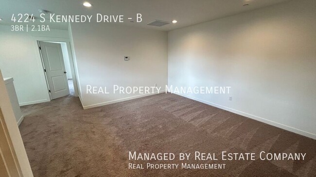 Building Photo - 4224 S Kennedy Dr