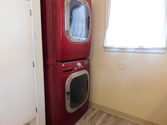 Building Photo - 1346 Texas Ave