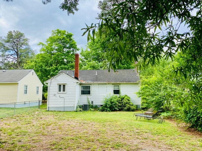 Building Photo - Adorable 2bdrm/1bth Rancher Located in Richmond's West End!!