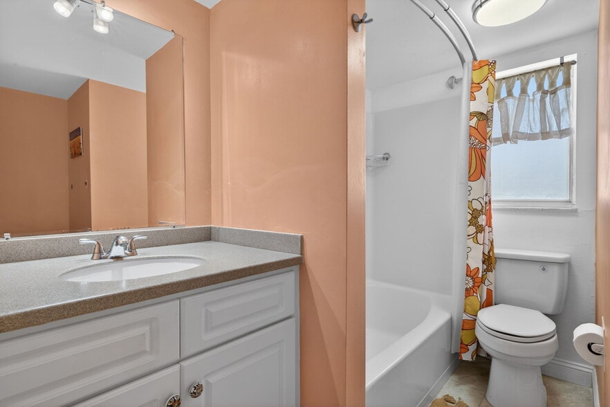 Building Photo - 1781 Coral Point Dr